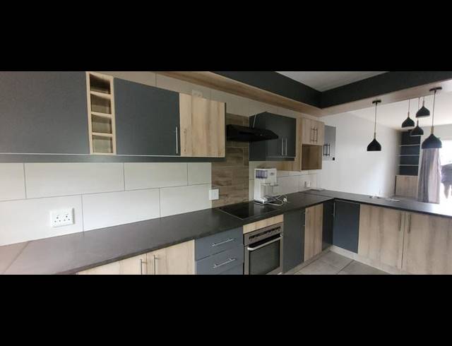 3 BEDROOM TOWNHOUSE FOR SALE IN SOUTH CREST